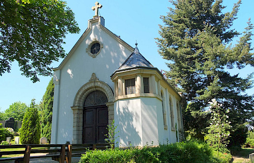 Blick auf die Friedhofskapelle