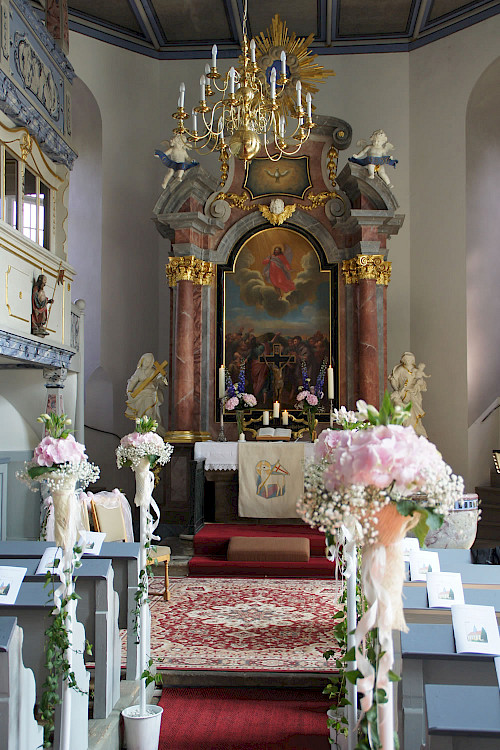 Blick auf den Altar der Georgenkirche Somsdorf