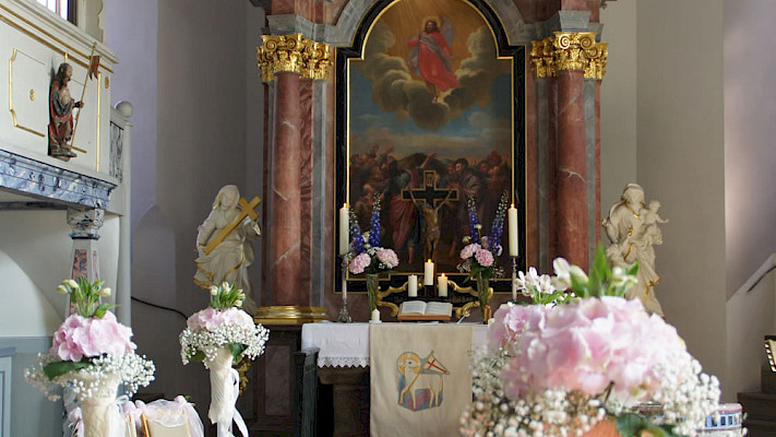 Blick auf den Altar der Georgenkirche Somsdorf